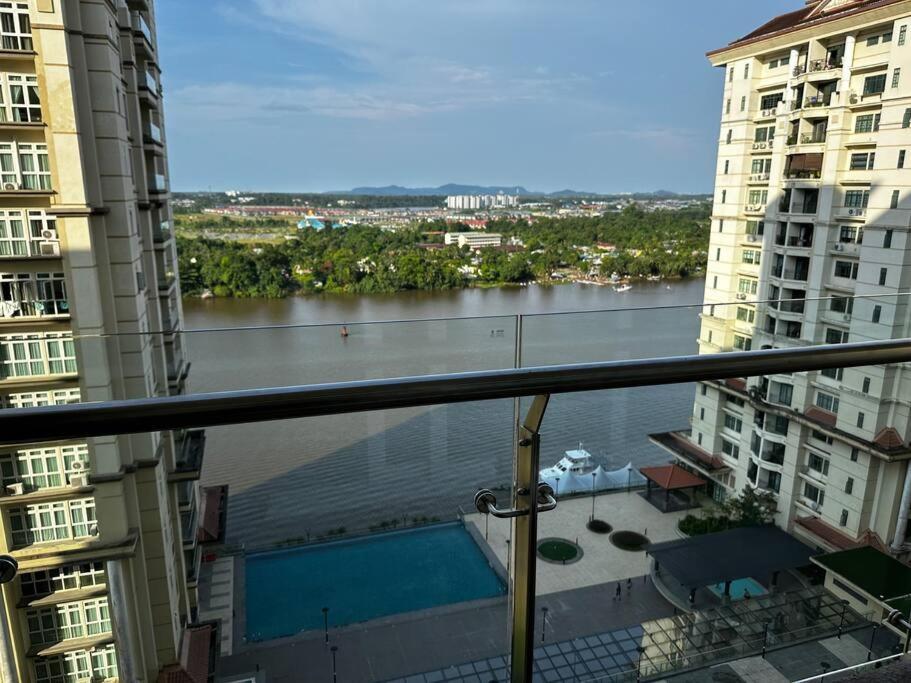 A.R Homestay Riverine Condominium 古晋 外观 照片